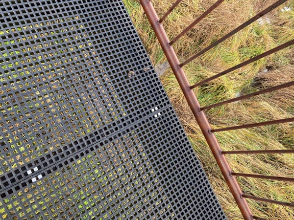 Fibre-reinforced plastic grating used for the bridge platform